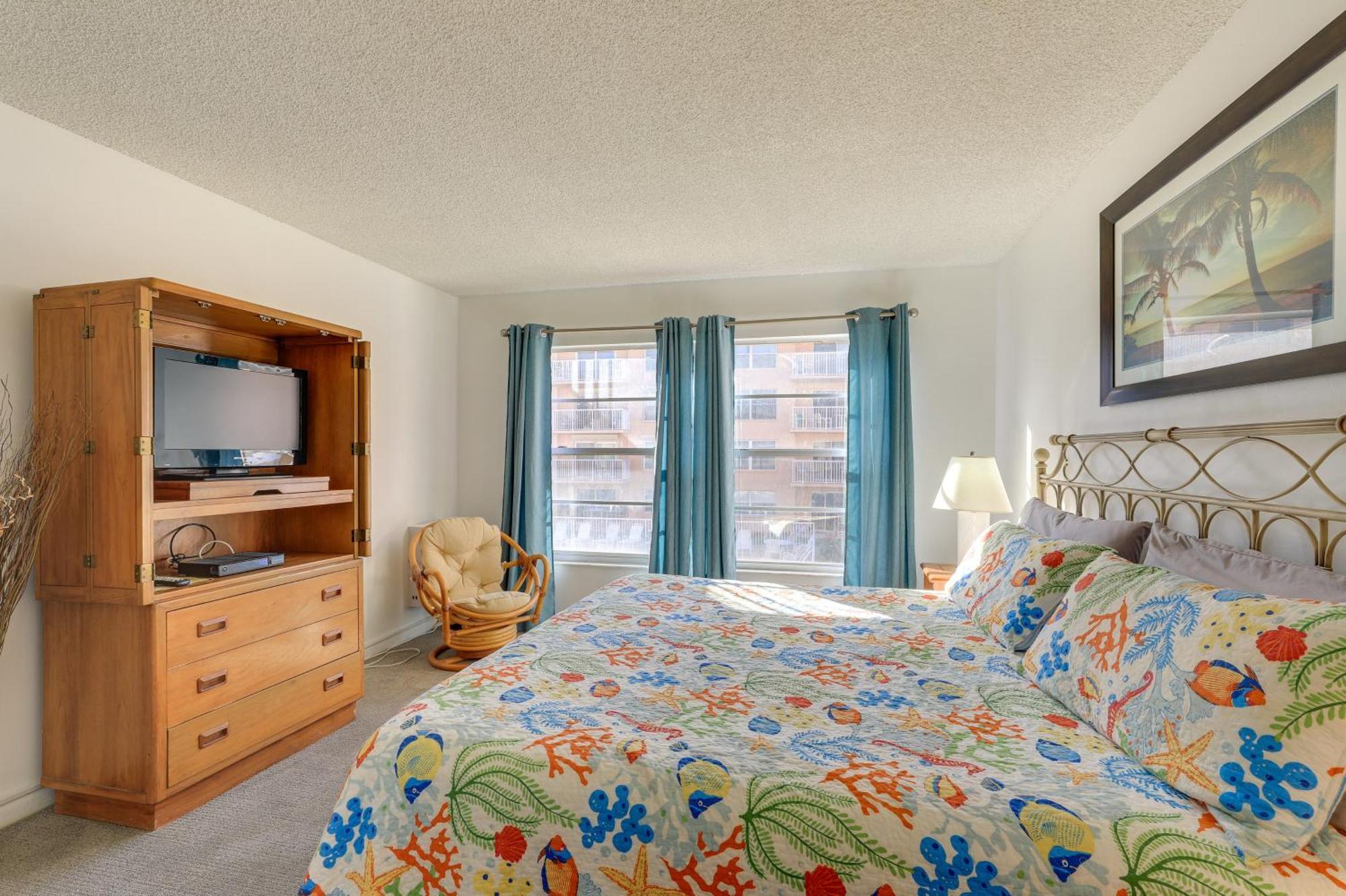 Central Cocoa Beach Condo With View, Steps To Beach! 外观 照片