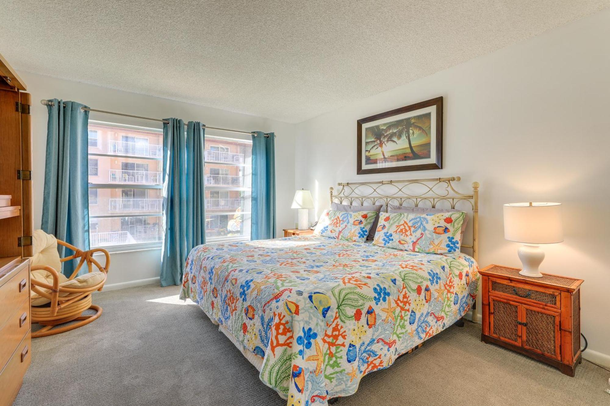 Central Cocoa Beach Condo With View, Steps To Beach! 外观 照片