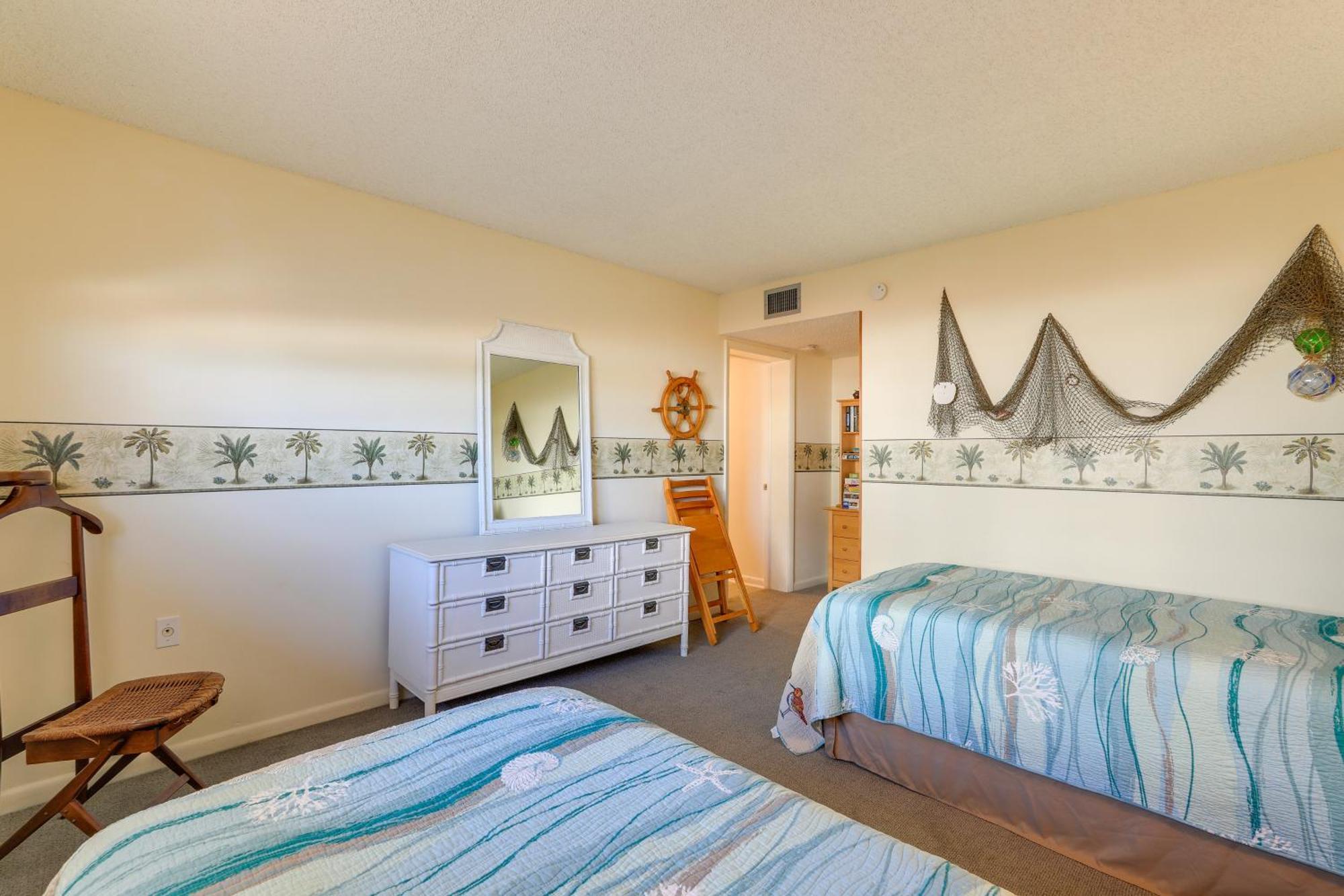 Central Cocoa Beach Condo With View, Steps To Beach! 外观 照片