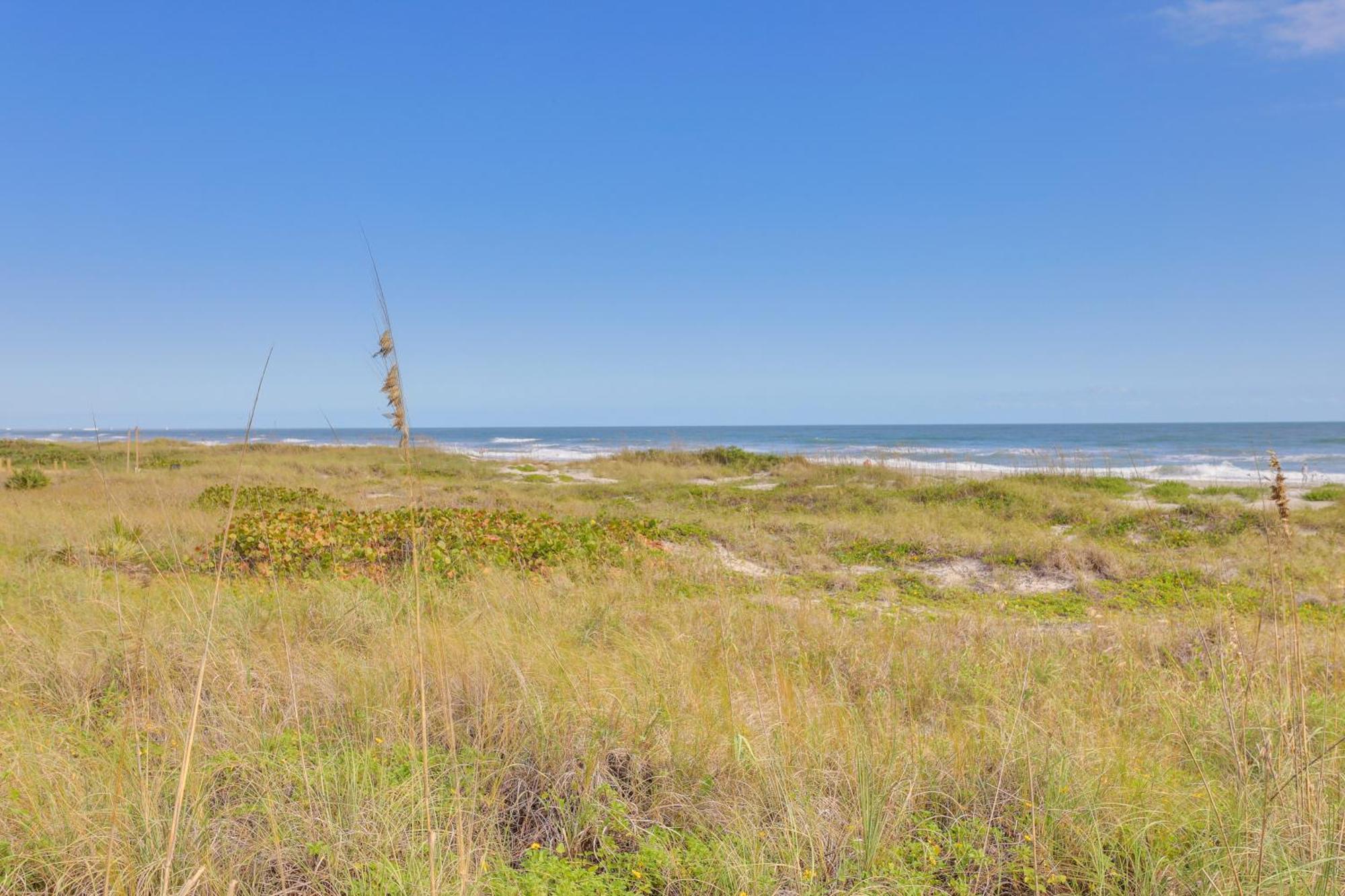 Central Cocoa Beach Condo With View, Steps To Beach! 外观 照片