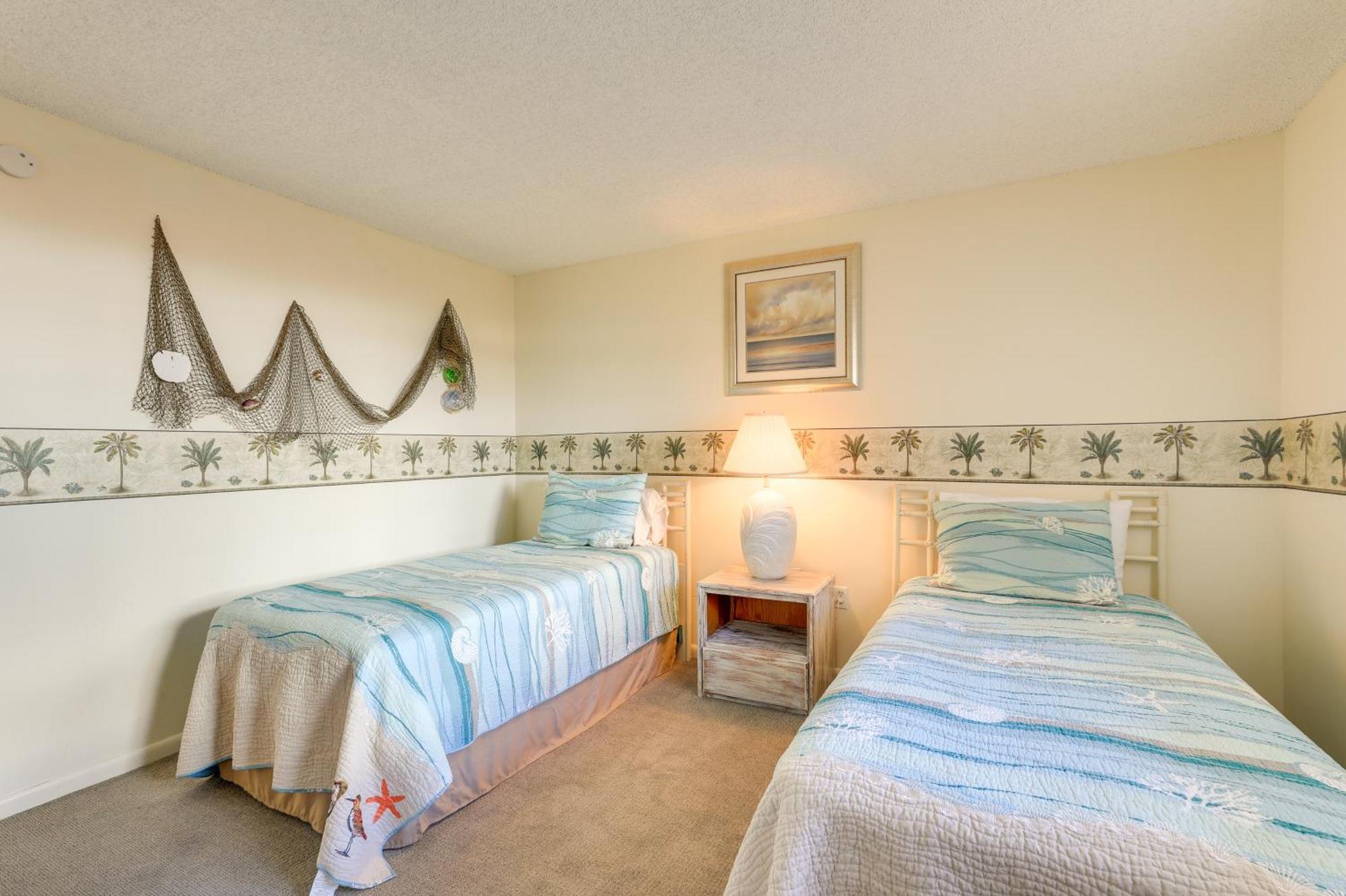Central Cocoa Beach Condo With View, Steps To Beach! 外观 照片