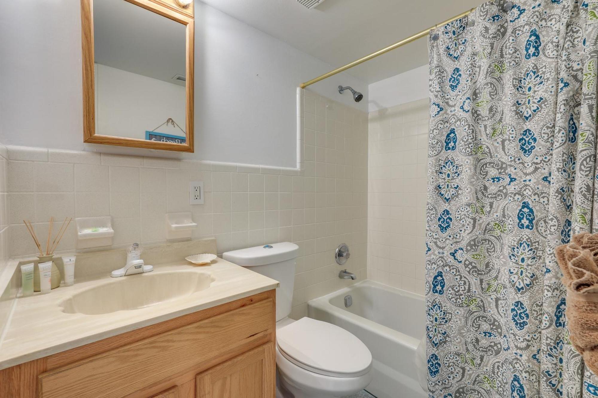 Central Cocoa Beach Condo With View, Steps To Beach! 外观 照片