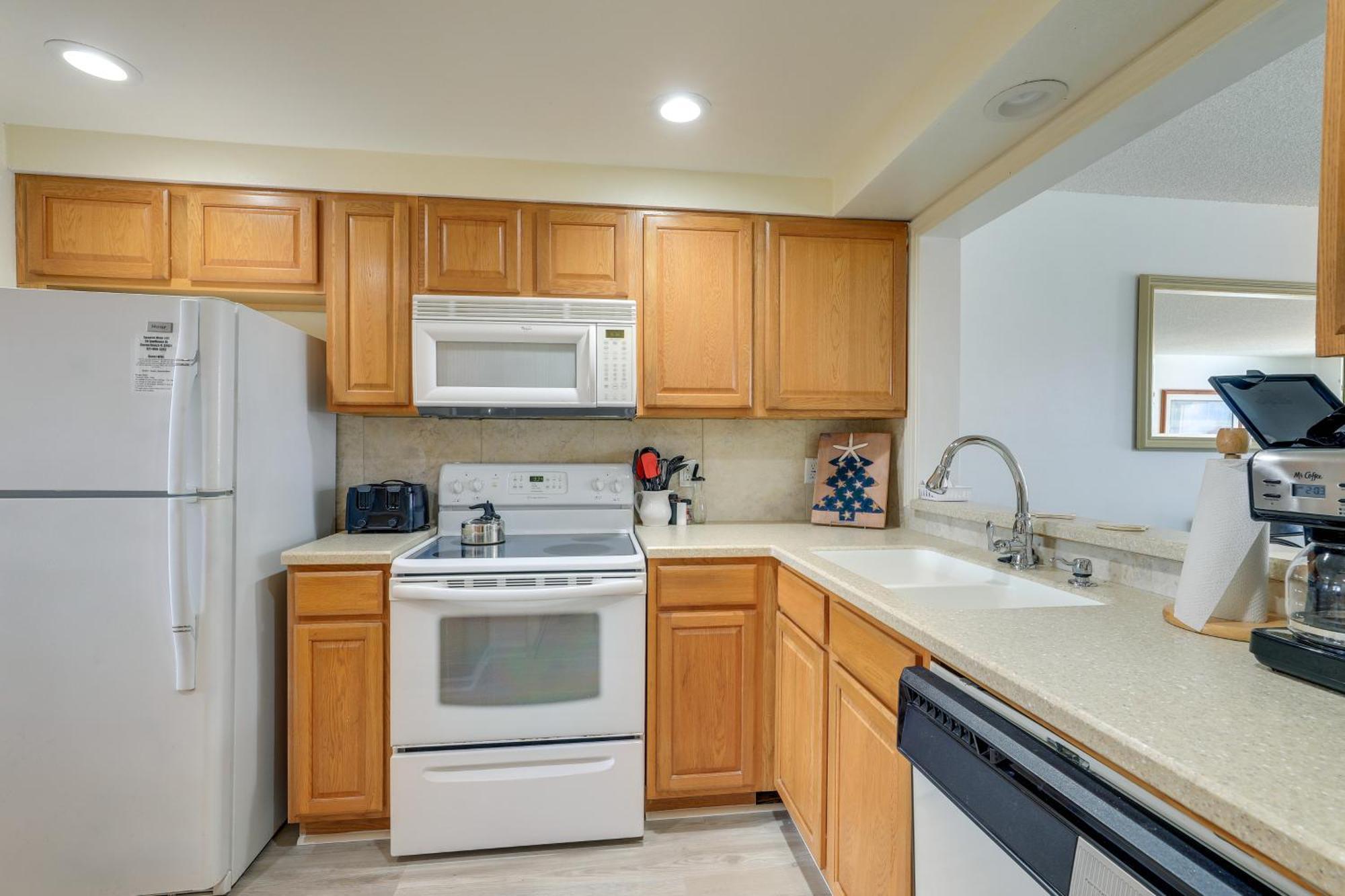 Central Cocoa Beach Condo With View, Steps To Beach! 外观 照片